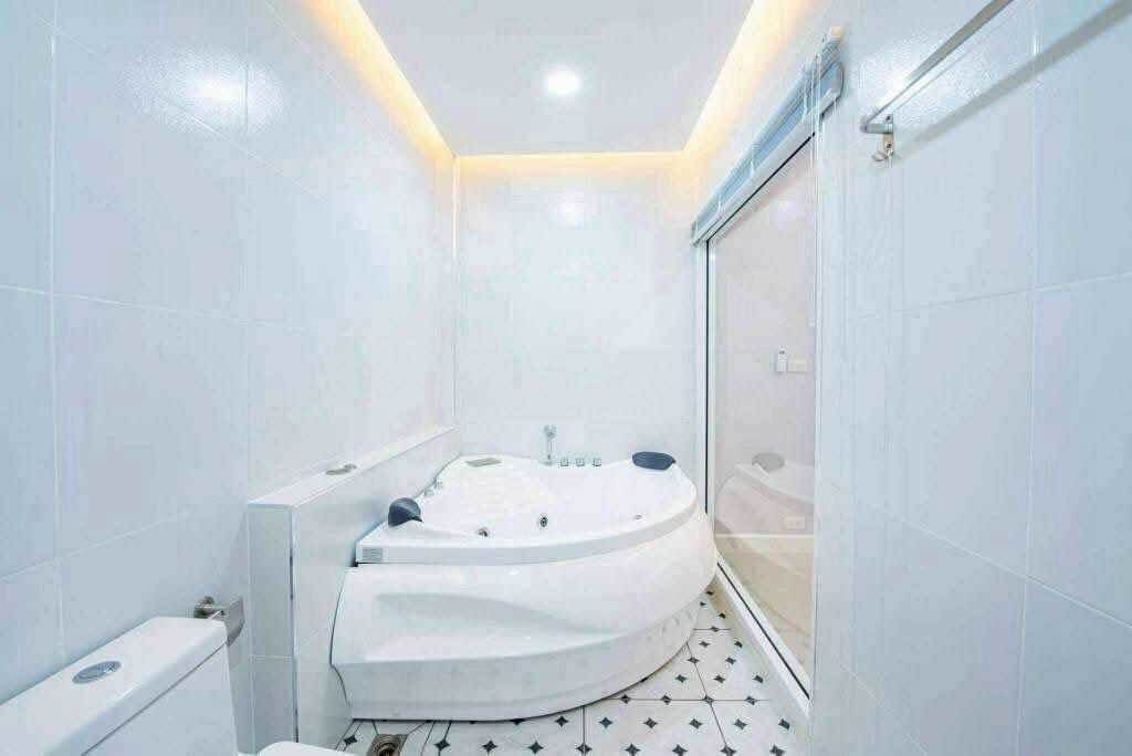 Pool Villa on Chaiyapruek 2nd Rd - select property pattaya