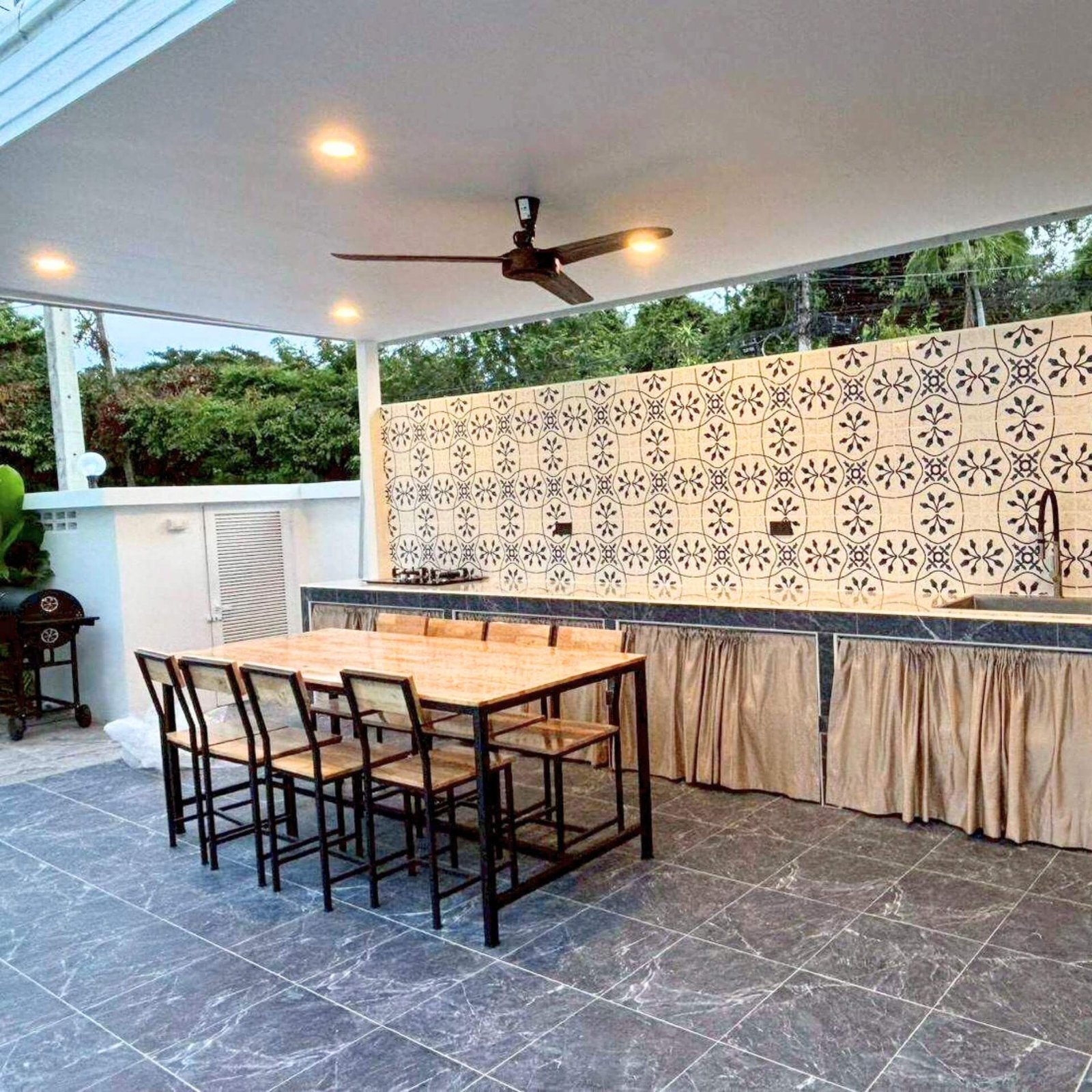 T.W. Garden Hill Pool Villa - select property pattaya