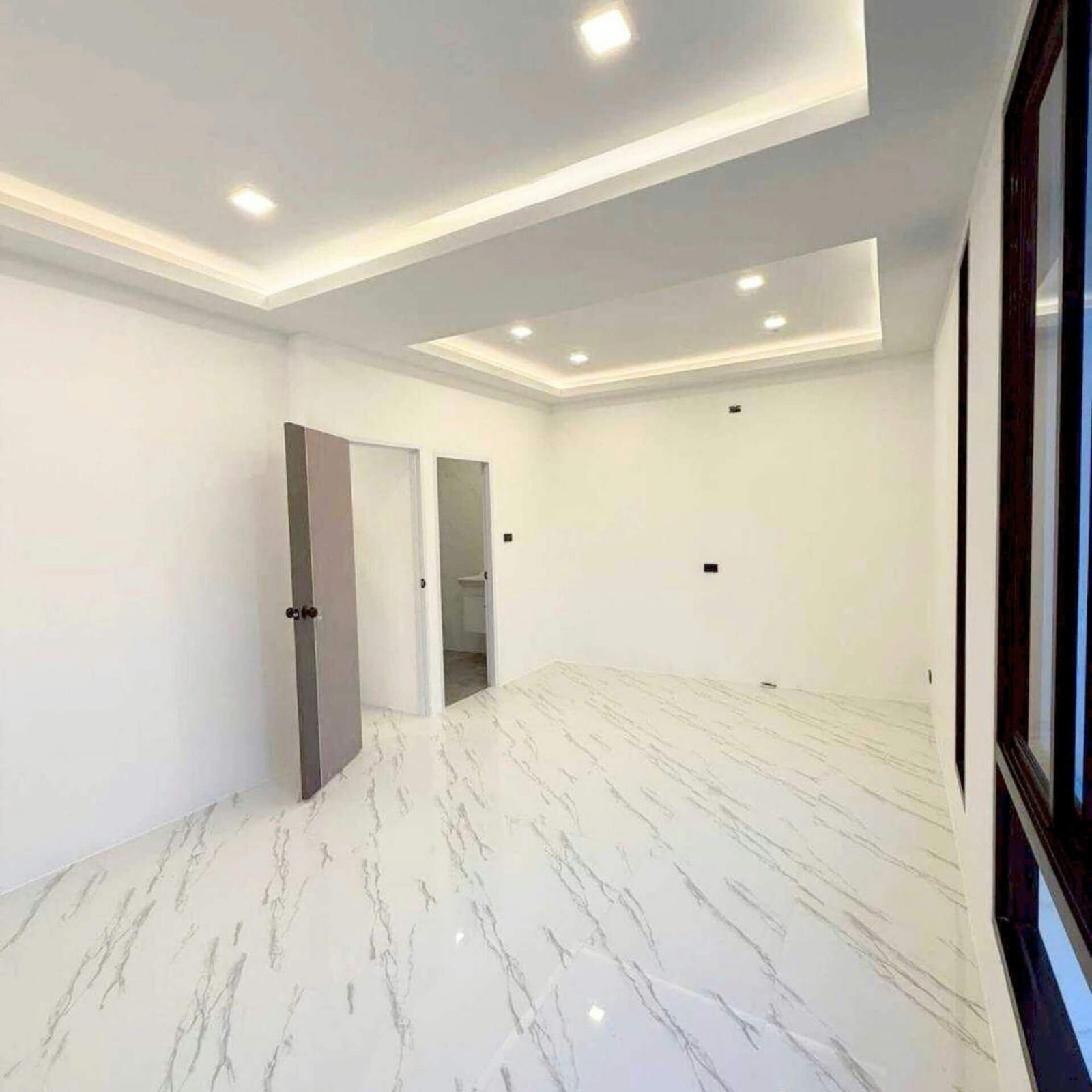 3-Storey TownHouse -SST2512121- select property pattay