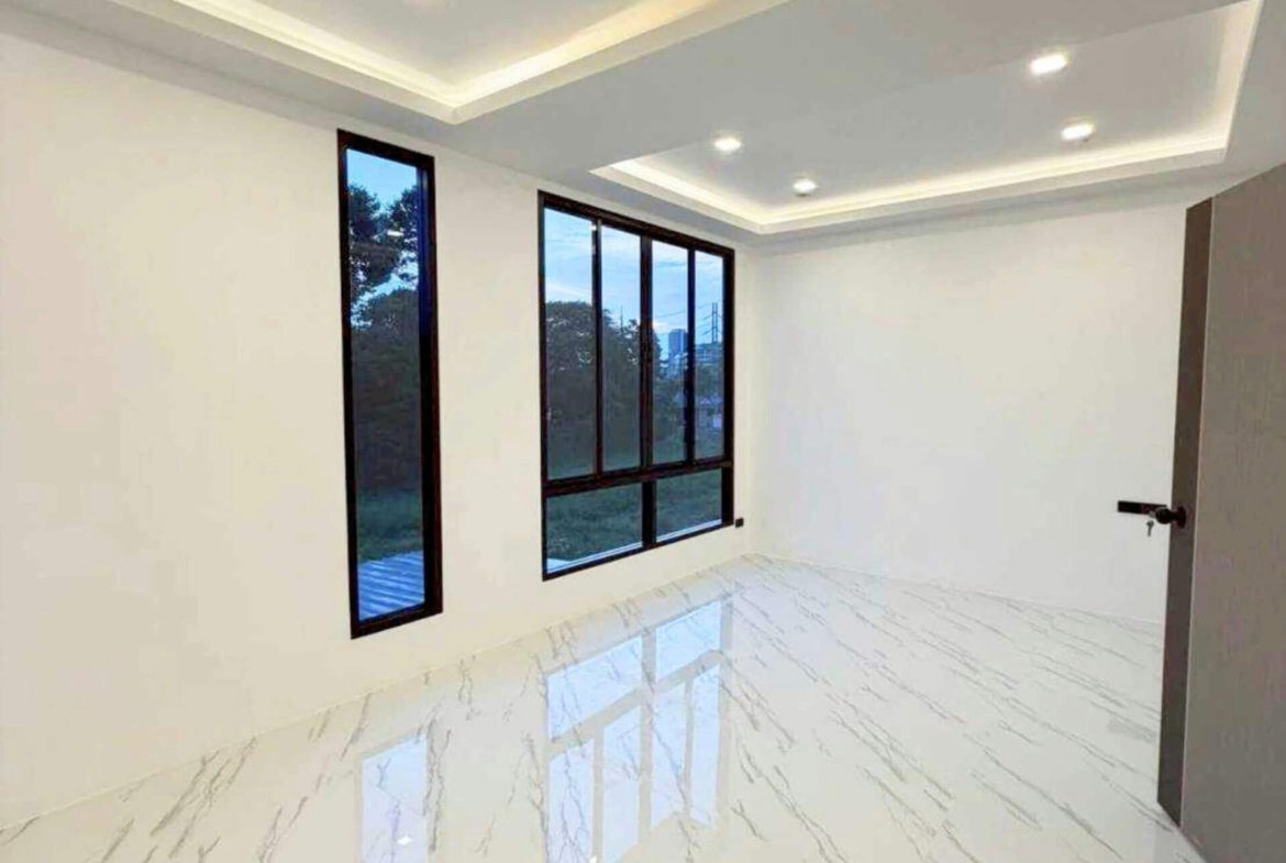 3-Storey TownHouse -SST2512121- select property pattay