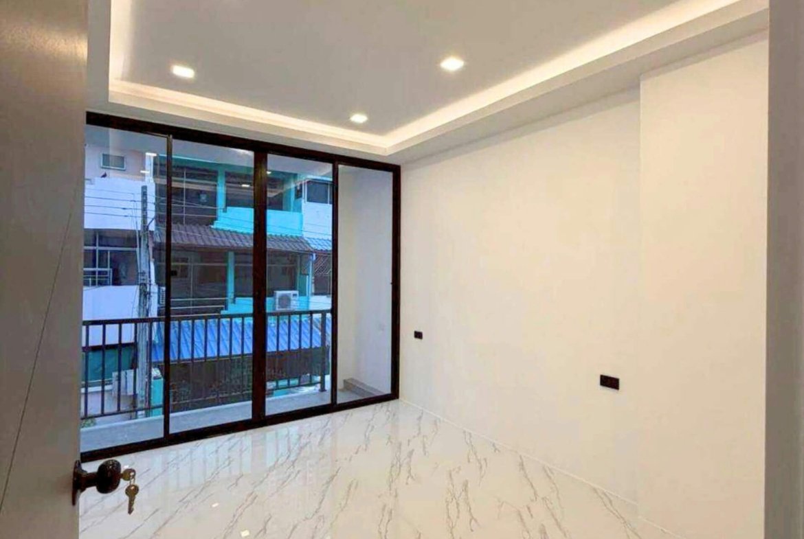 3-Storey TownHouse -SST2512121- select property pattay