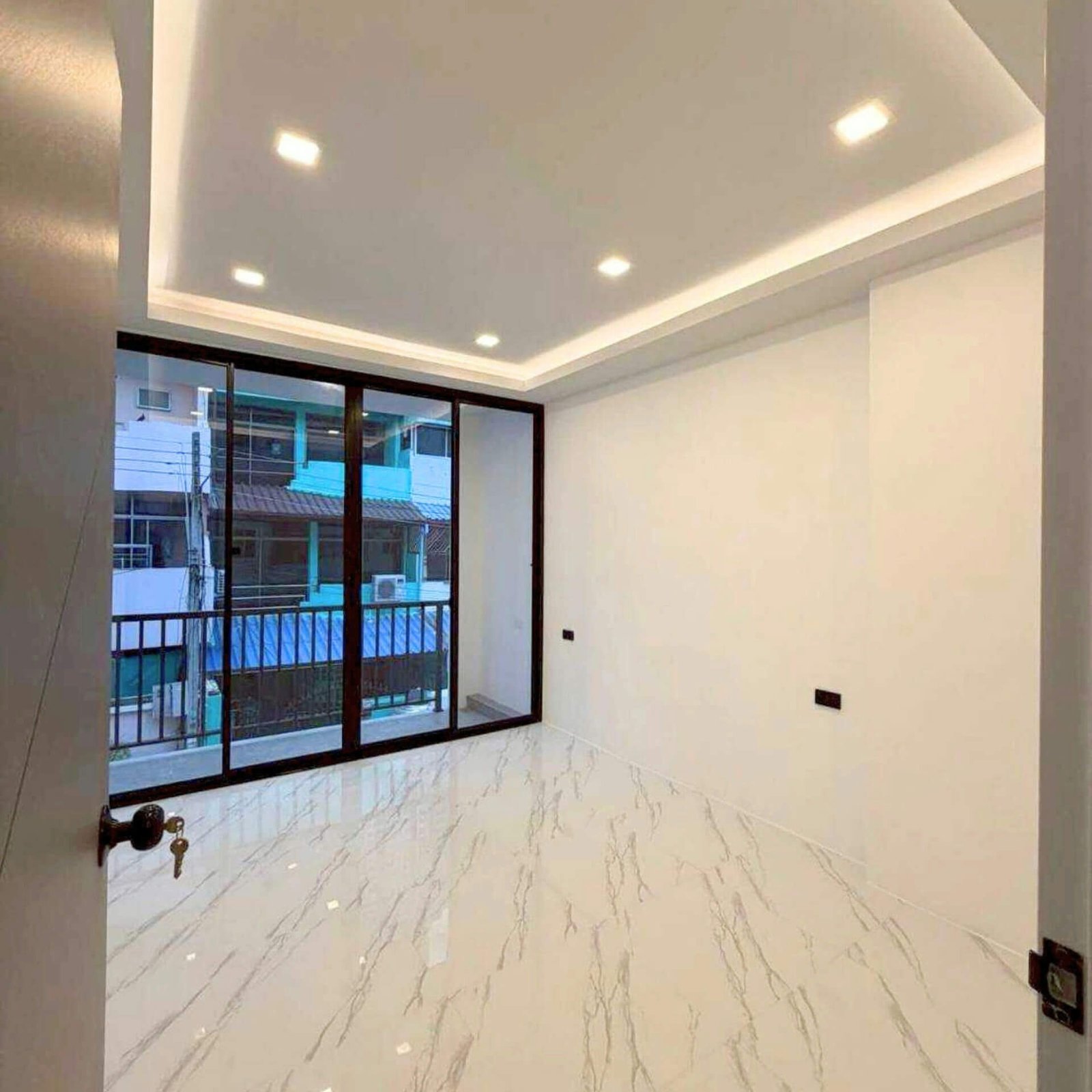 3-Storey TownHouse -SST2512121- select property pattay