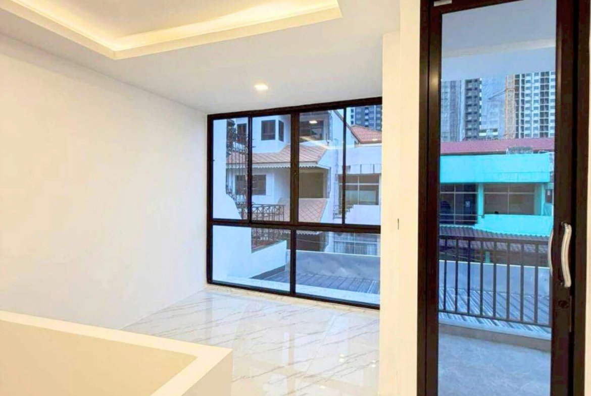 3-Storey TownHouse -SST2512121- select property pattay