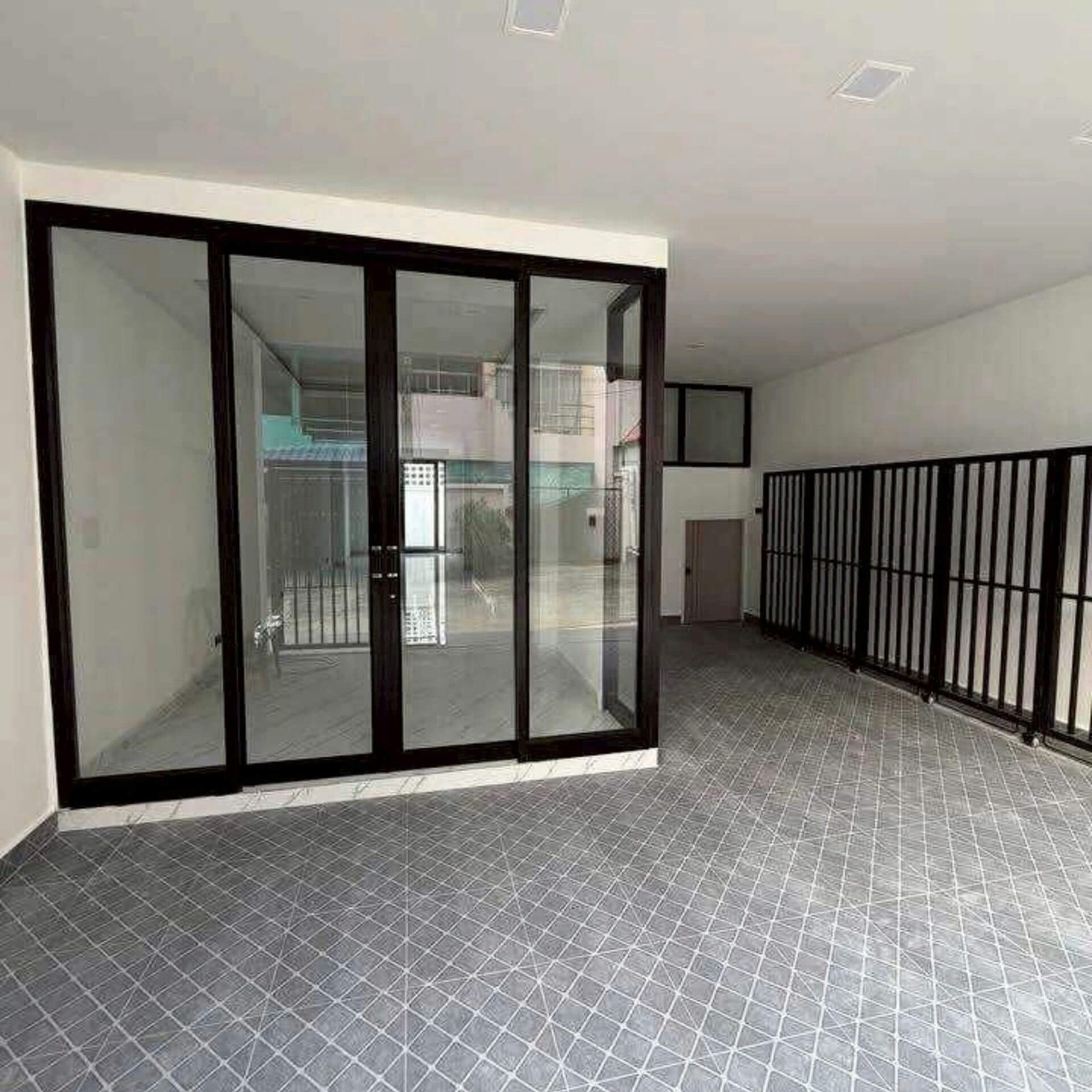 3-Storey TownHouse -SST2512121- select property pattay