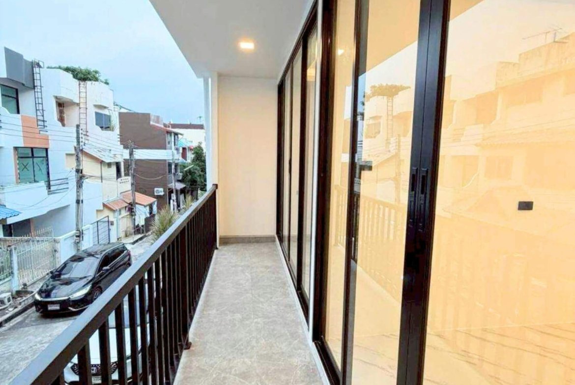 3-Storey TownHouse -SST2512121- select property pattay