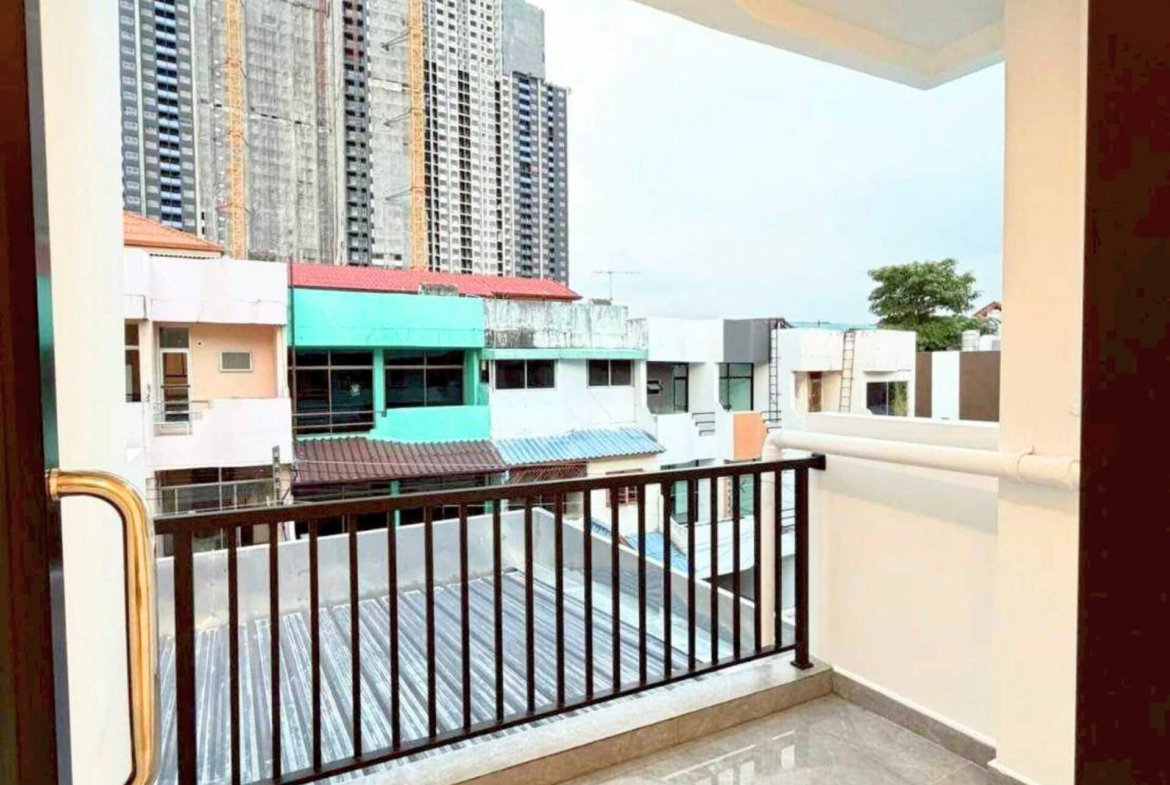 3-Storey TownHouse -SST2512121- select property pattay