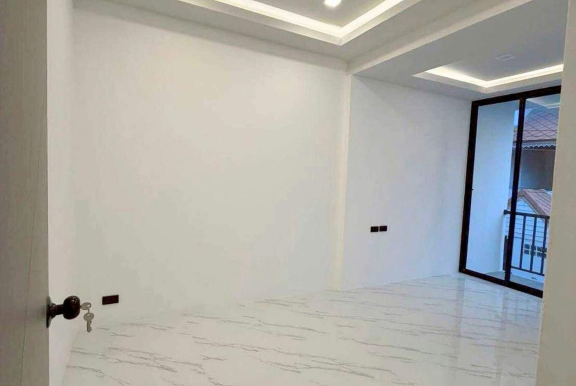 3-Storey TownHouse -SST2512121- select property pattay