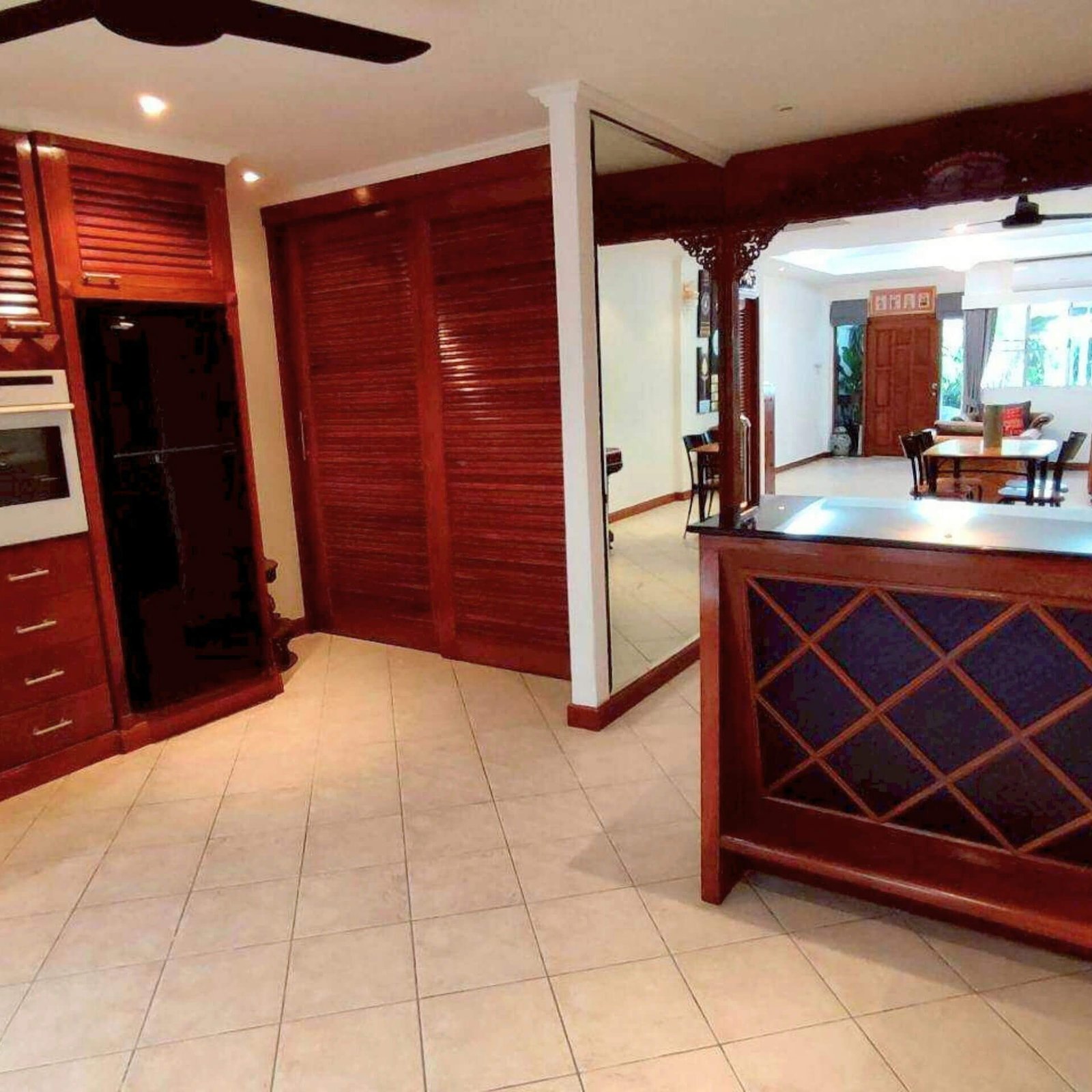 4-Storey Townhouse Pratamnak - SST2512128 - select property pattaya