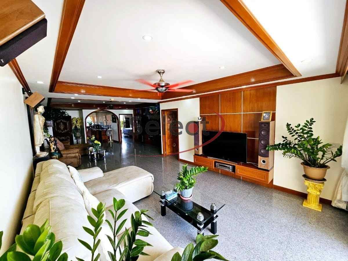 SCT2605450 Jomtien Plaza Condotel - 6th Floor Sea view