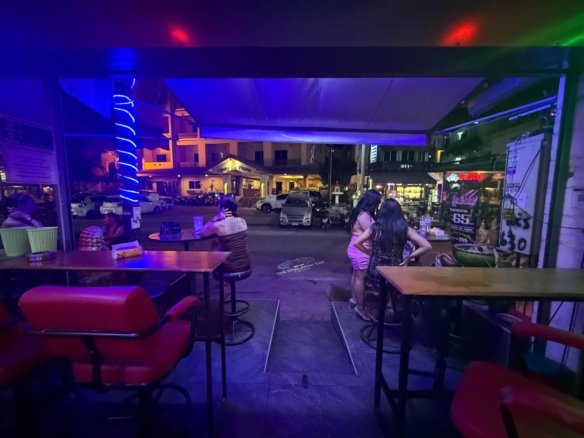 BFS260701 Turnkey Bar Business for Sale – Prime Location in Soi Lengkee, Pattaya