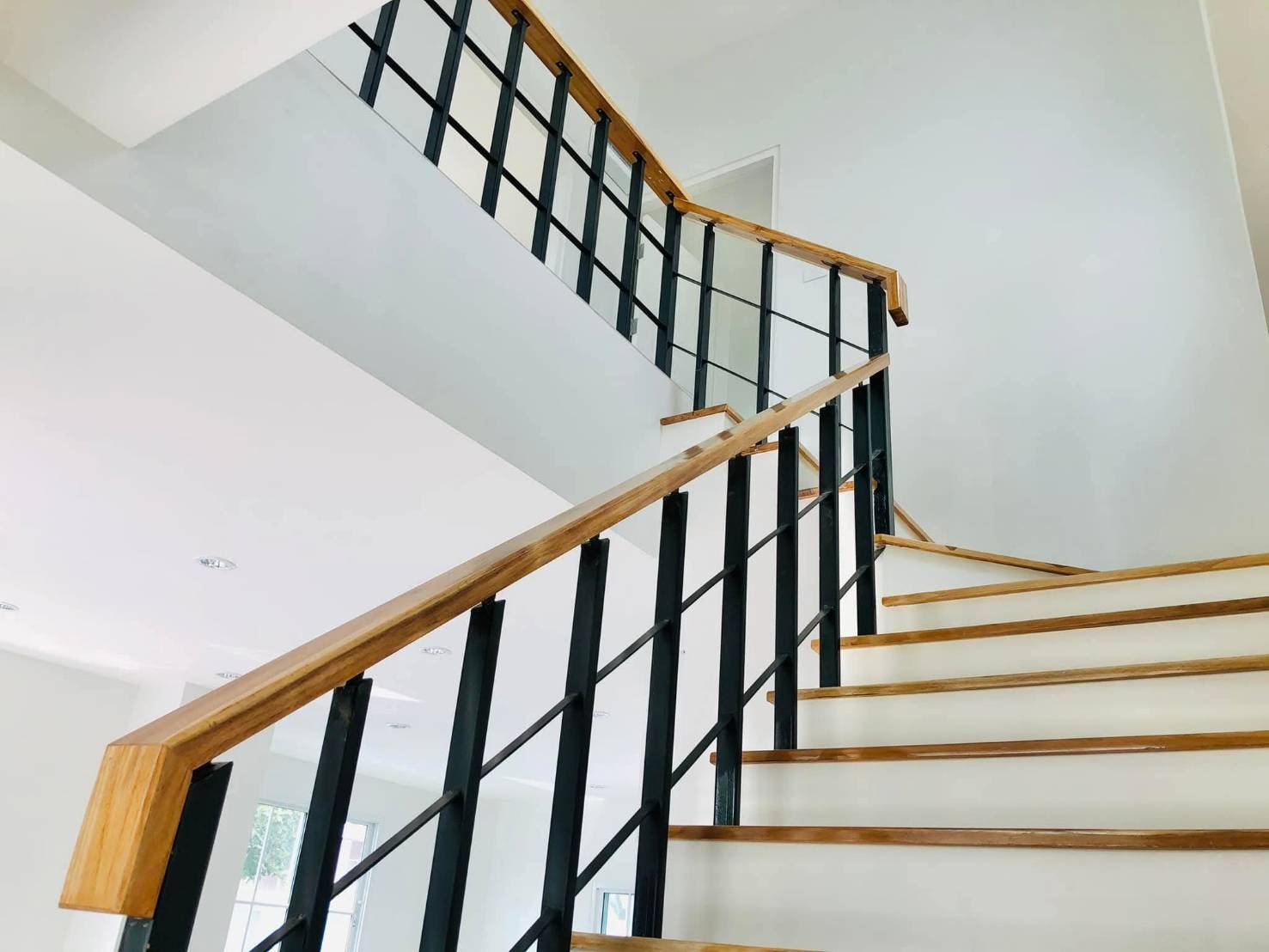 Exclusive 4-Bedroom Two-Storey Corner House in Soi Boon Samphan Pattaya -Nong Prue