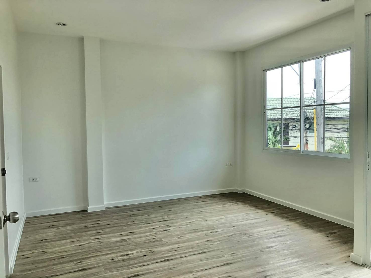 Exclusive 4-Bedroom Two-Storey Corner House in Soi Boon Samphan Pattaya -Nong Prue