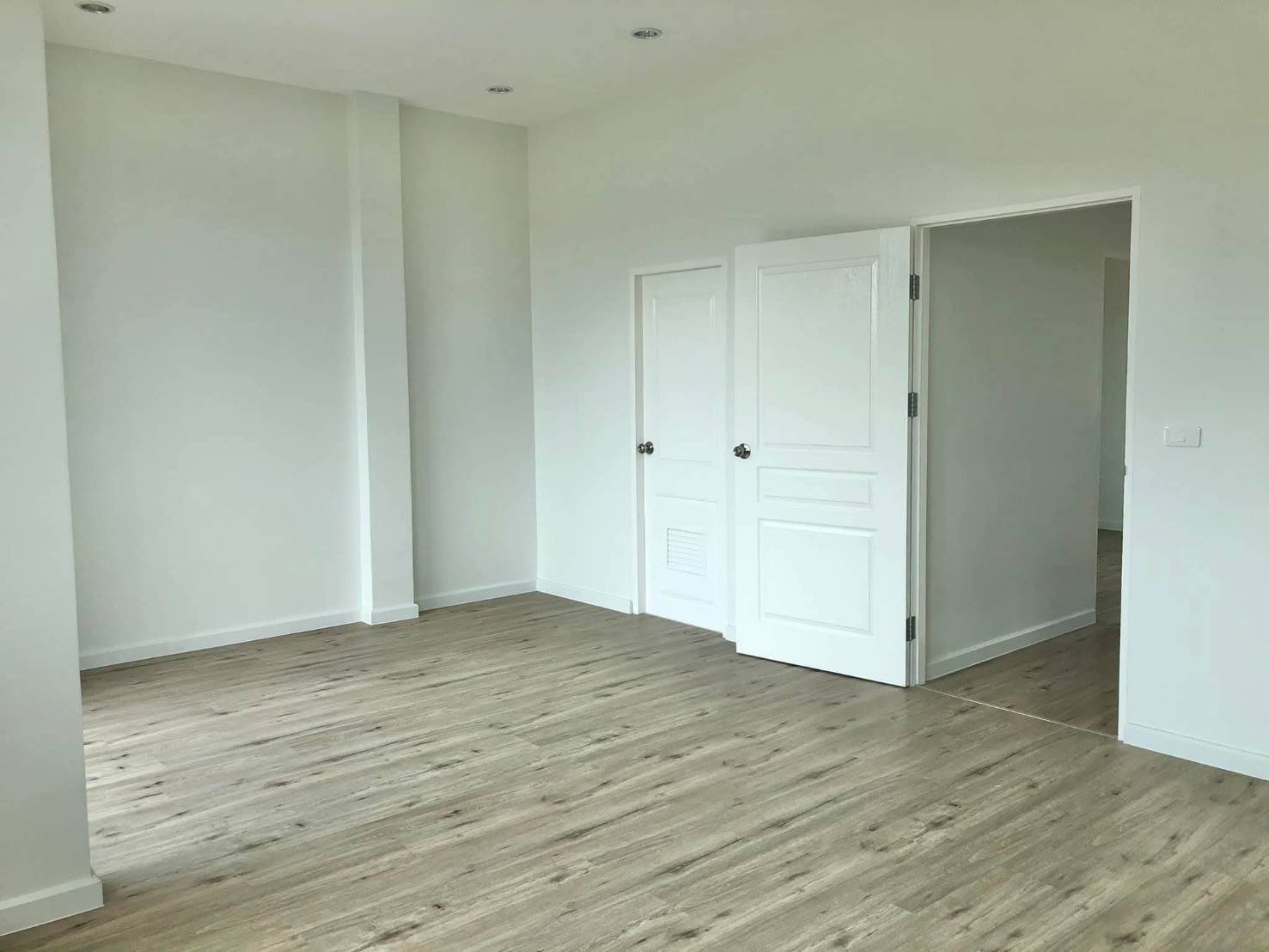Exclusive 4-Bedroom Two-Storey Corner House in Soi Boon Samphan Pattaya -Nong Prue