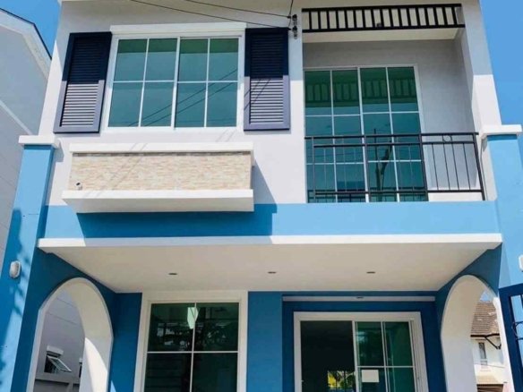 Exclusive 4-Bedroom Two-Storey Corner House in Soi Boon Samphan Pattaya -Nong Prue