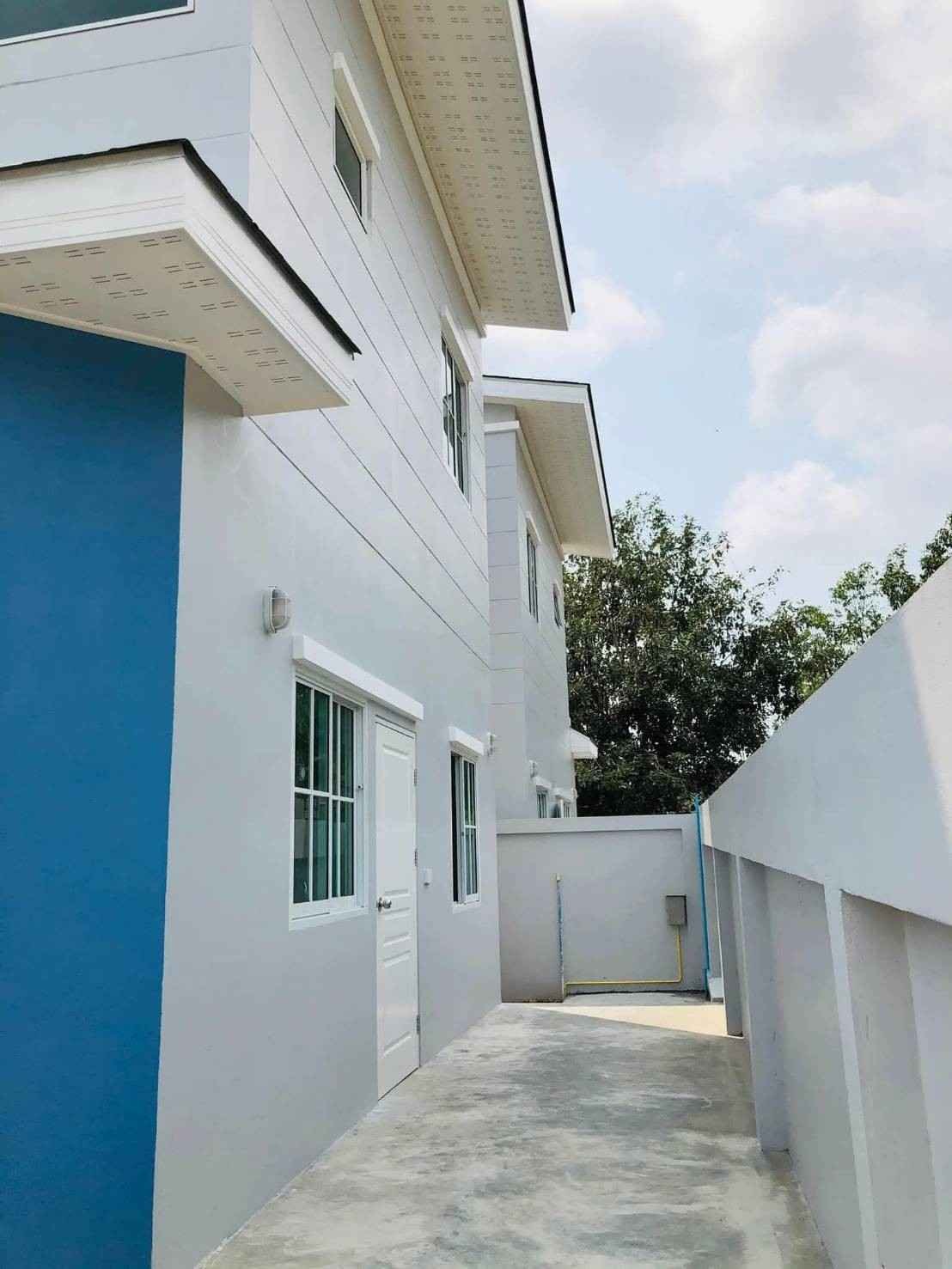 Exclusive 4-Bedroom Two-Storey Corner House in Soi Boon Samphan Pattaya -Nong Prue