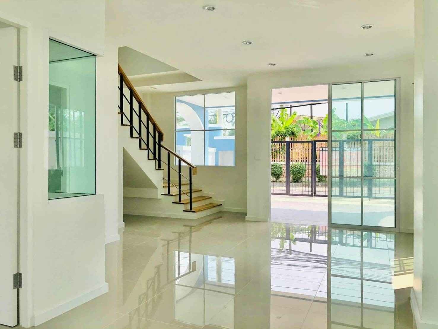 Exclusive 4-Bedroom Two-Storey Corner House in Soi Boon Samphan Pattaya -Nong Prue