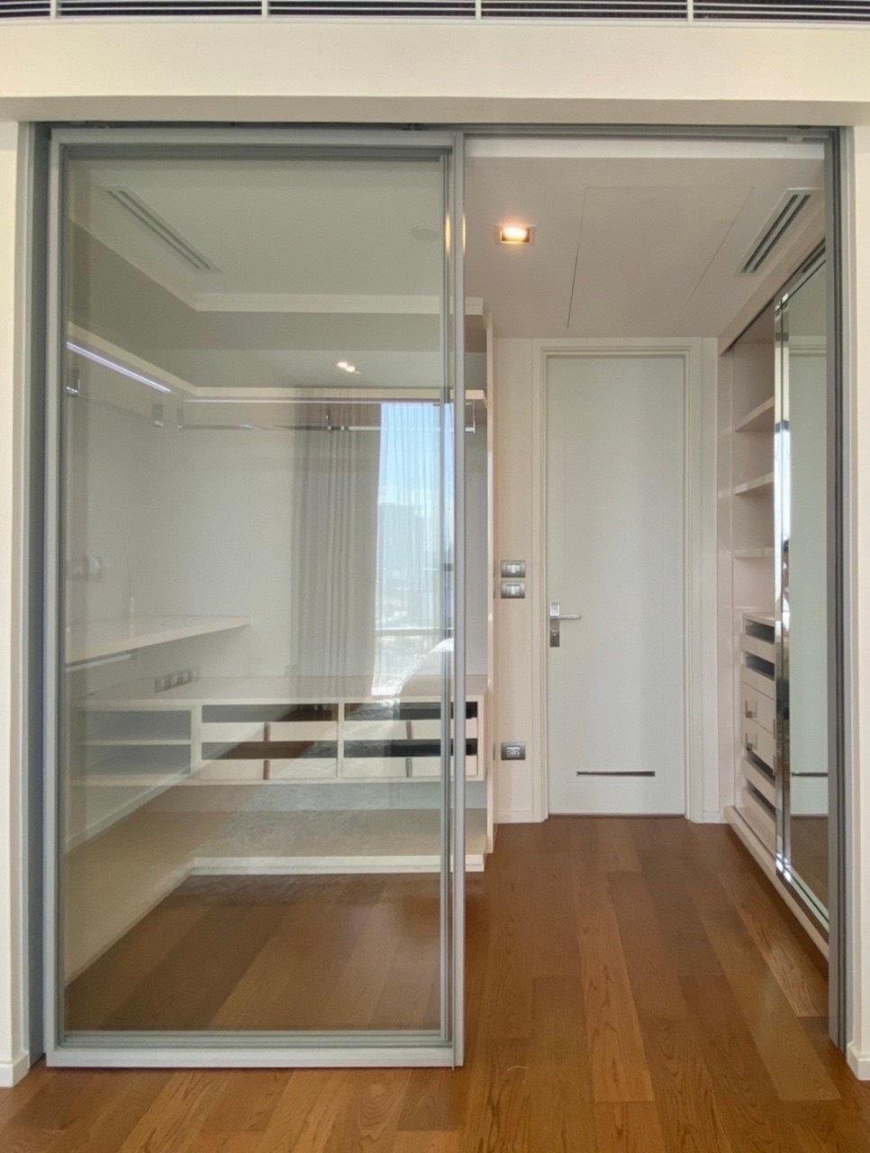 RC260715 The Bangkok Sathorn – Luxury 1-Bedroom Condo For Rent Near BTS Surasak - 12A th Floor