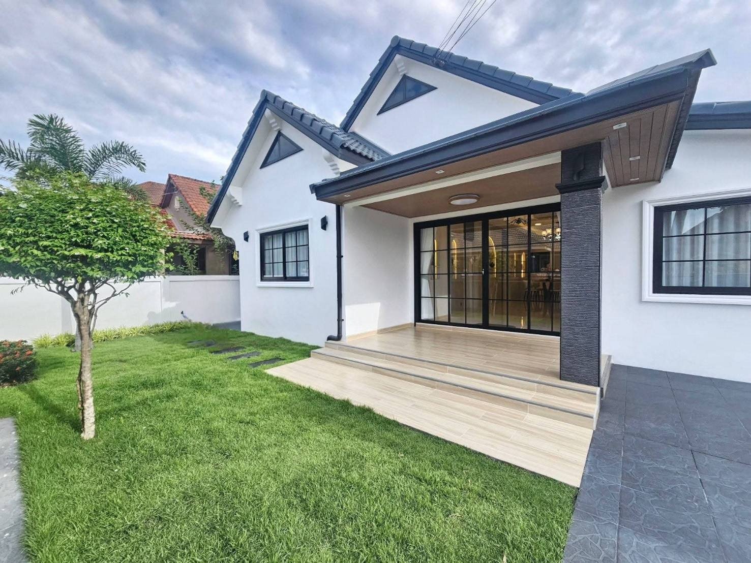 RS260703 Permsub Garden Home Newly Renovated Single House – Soi Siam Pattaya (1) RS260703 Permsub Garden Home Newly Renovated Single House - Soi Siam Pattaya