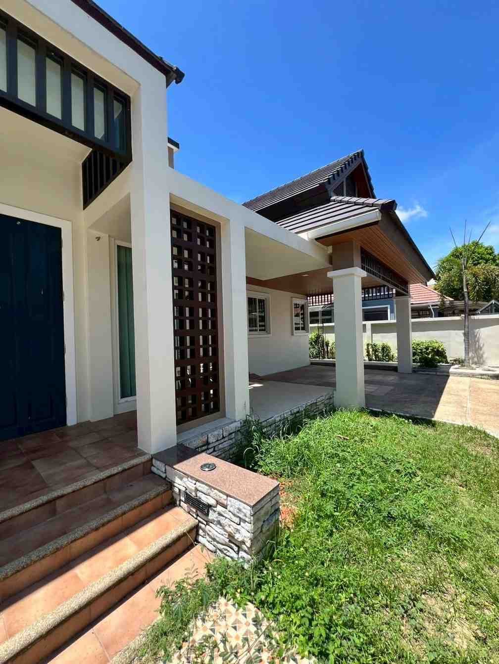 RS260706 Renovated 3-Bedroom House at Sirisa 16 Village Soi Siam Country Club (4) RS260706 Renovated 3-Bedroom House at Sirisa 16 Village Soi Siam Country Club