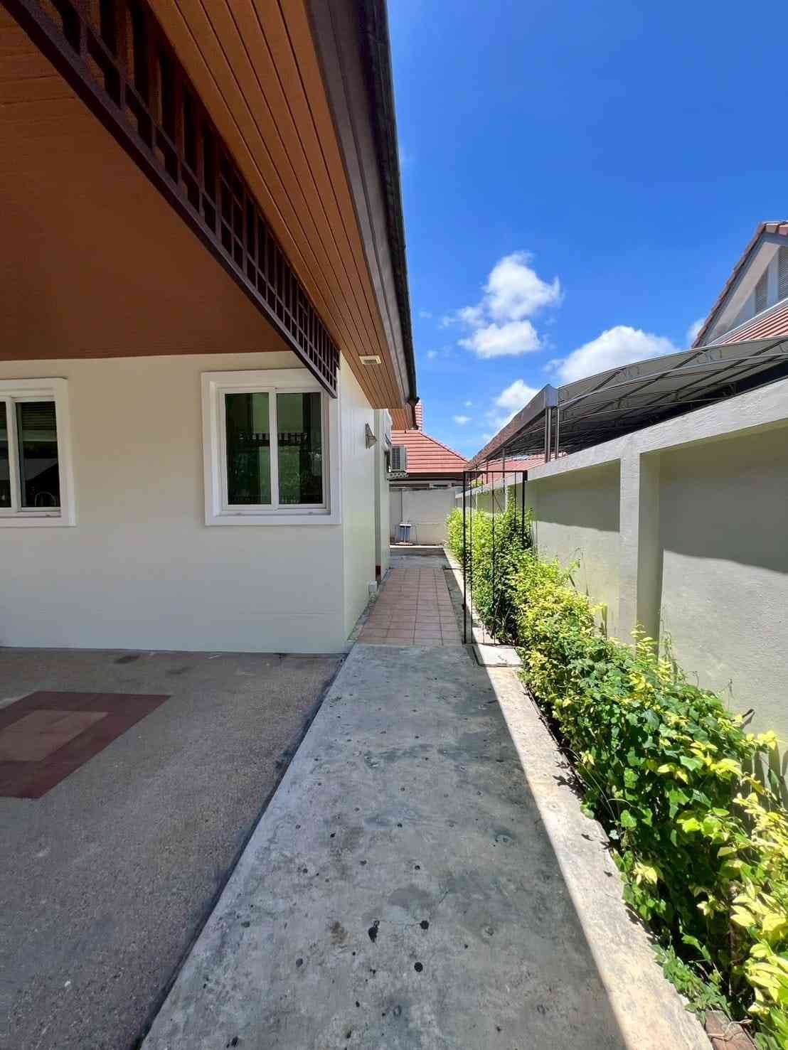 RS260706 Renovated 3-Bedroom House at Sirisa 16 Village Soi Siam Country Club (6) RS260706 Renovated 3-Bedroom House at Sirisa 16 Village Soi Siam Country Club