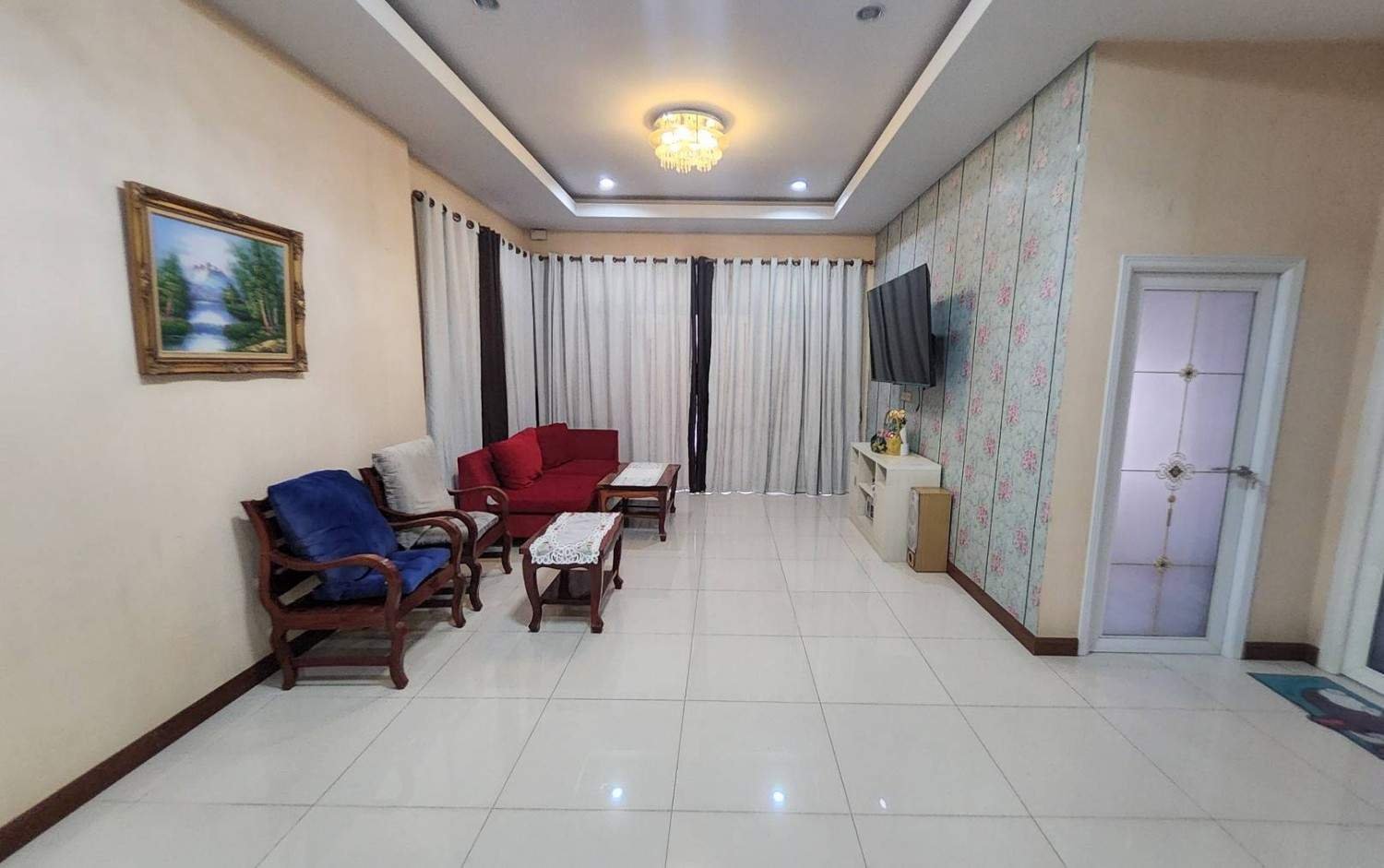 RS260707 Spacious 3-Bedroom Renovated House for Rent at Chokchai Village 10 Pattaya (13) RS260707 Spacious 3-Bedroom Renovated House for Rent at Chokchai Village 10 Pattaya