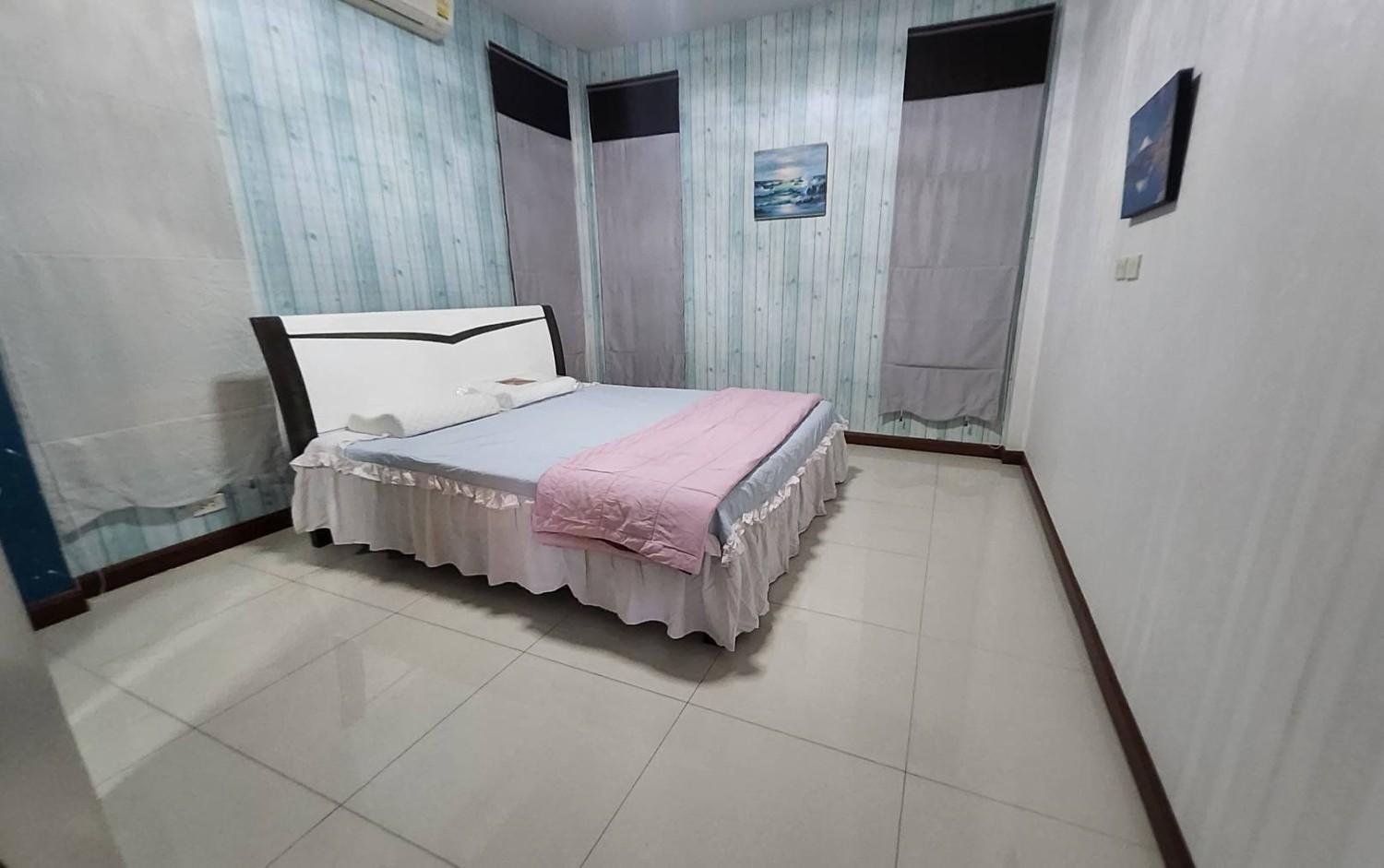 RS260707 Spacious 3-Bedroom Renovated House for Rent at Chokchai Village 10 Pattaya (18) RS260707 Spacious 3-Bedroom Renovated House for Rent at Chokchai Village 10 Pattaya