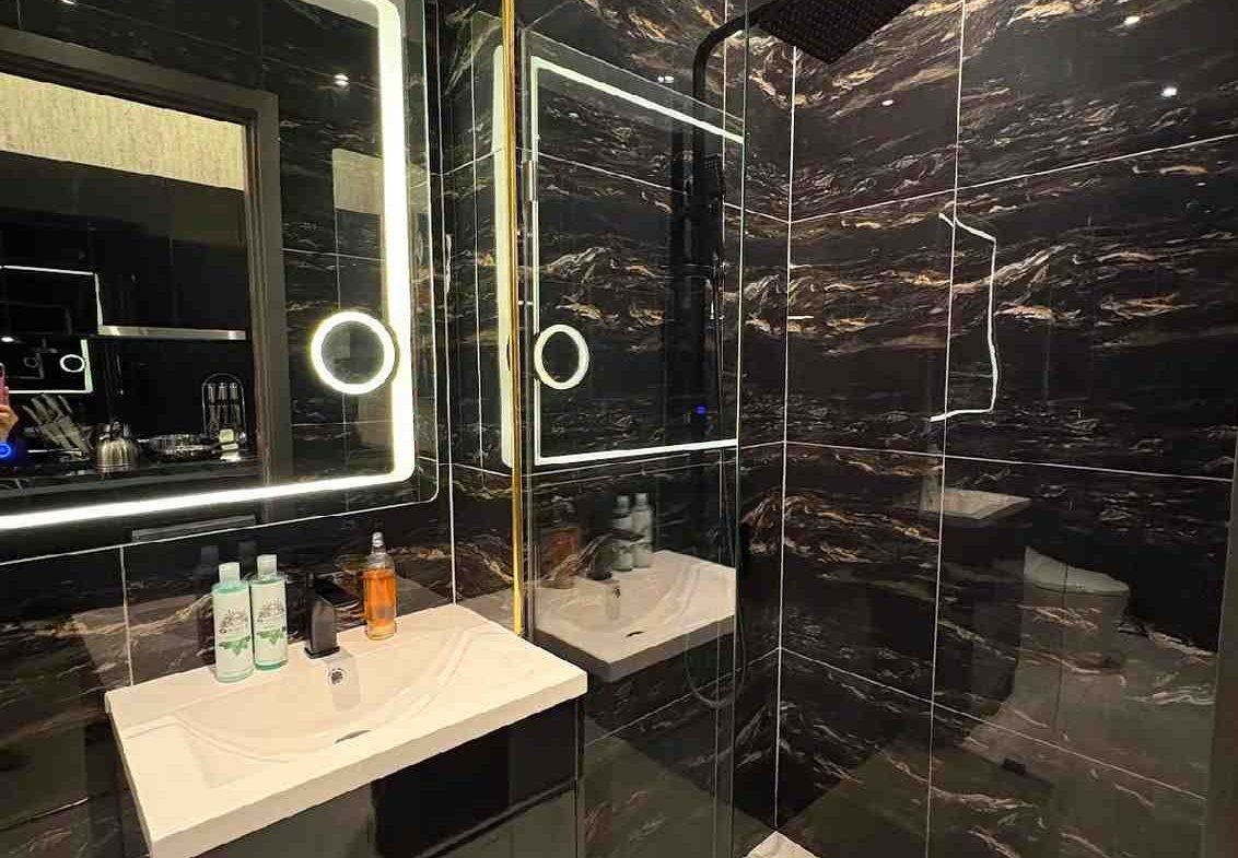 1132