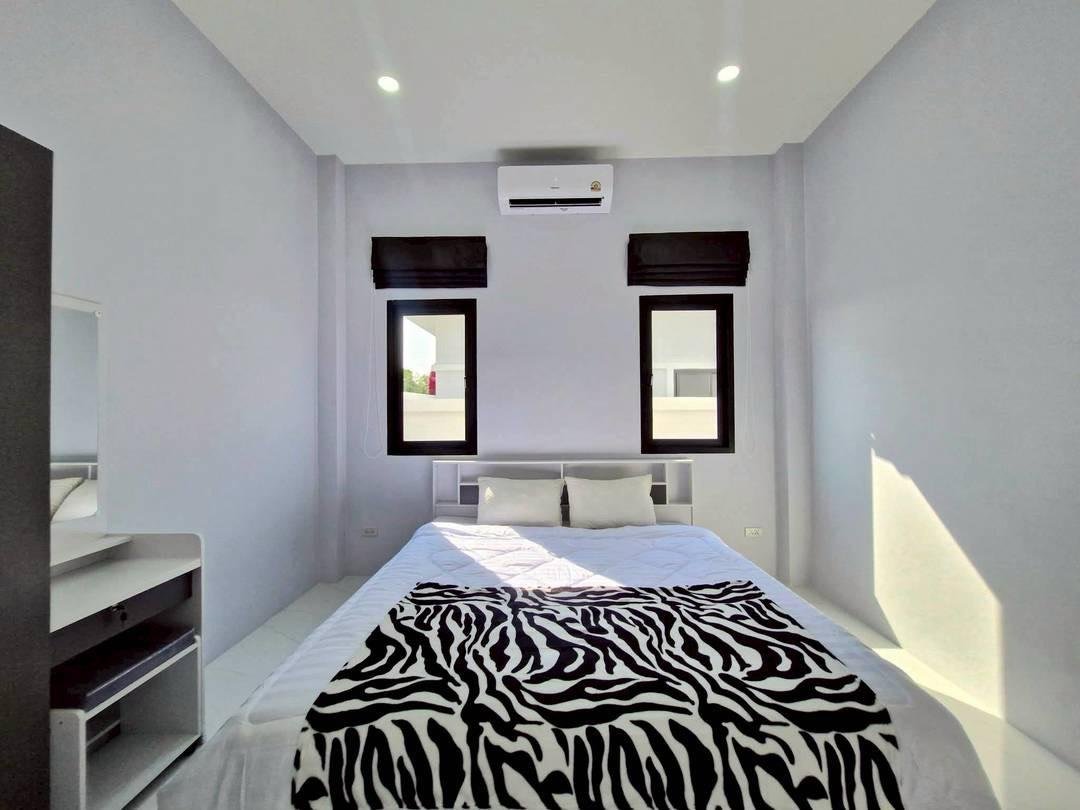 SCF260718 Newly Built 3-Bedroom Single House Near Motorway in Pattaya - Huay Yai