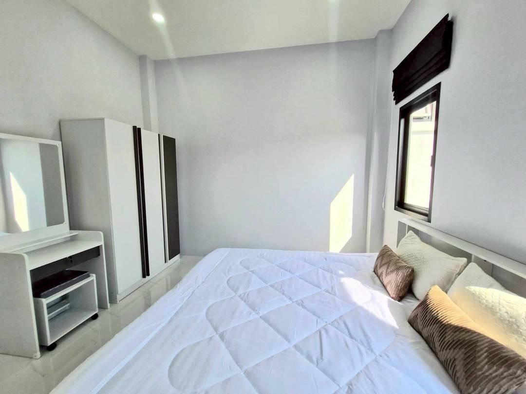 SCF260718 Newly Built 3-Bedroom Single House Near Motorway in Pattaya - Huay Yai
