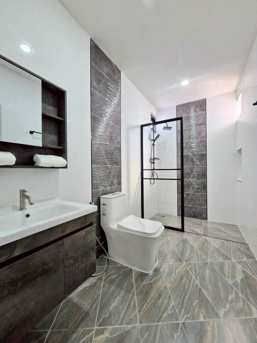 SCF260718 Newly Built 3-Bedroom Single House Near Motorway in Pattaya - Huay Yai