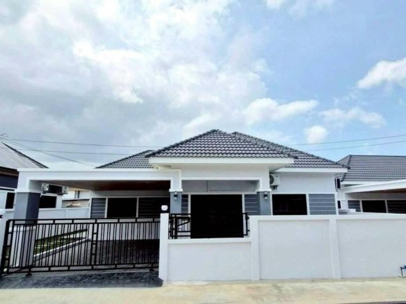 SCF260718 Newly Built 3-Bedroom Single House Near Motorway in Pattaya - Huay Yai