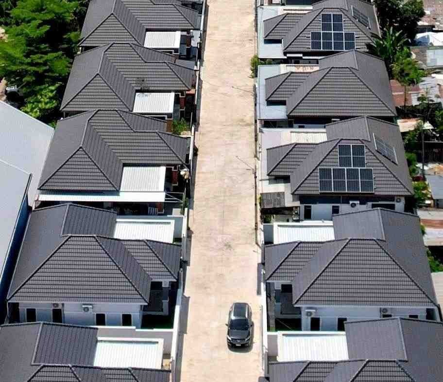 912