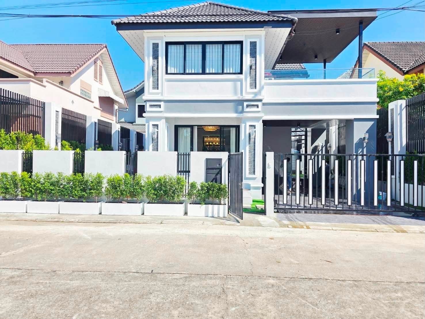 SCT260730 Central Park 2 Pattaya – Fully Furnished 4-Bedroom Luxury Pool Villa