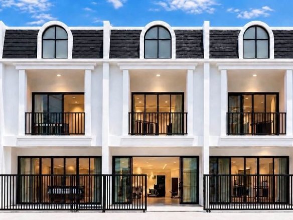 SCT260732 Grand Town Home 2 Modern Classic European Townhouse in Siam Country Club, Pattaya