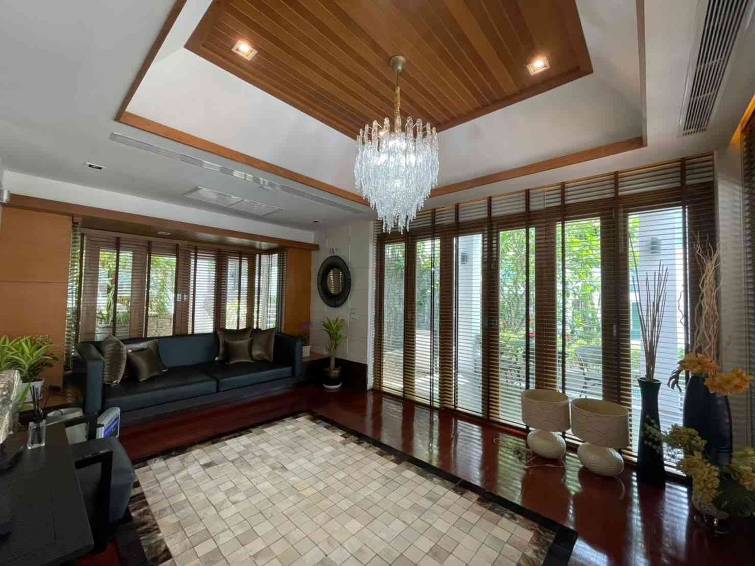 SRST260746 Exclusive Beachfront Luxury Villa on Wongamat Beach Next to Sanctuary of Truth