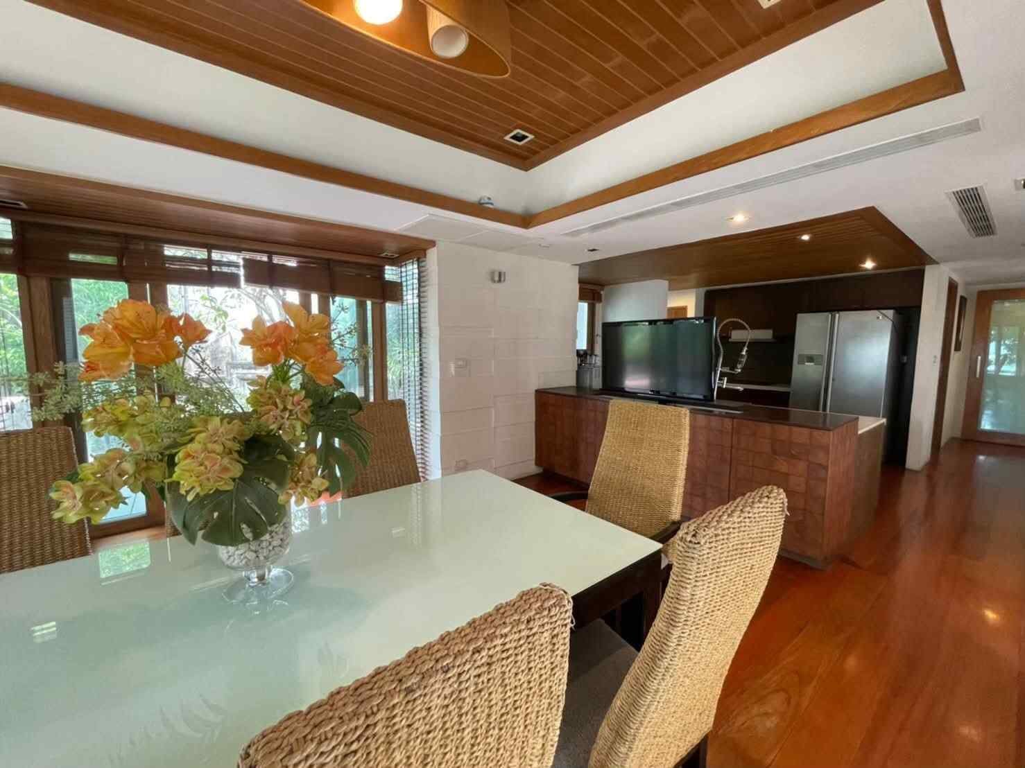 SRST260746 Exclusive Beachfront Luxury Villa on Wongamat Beach Next to Sanctuary of Truth