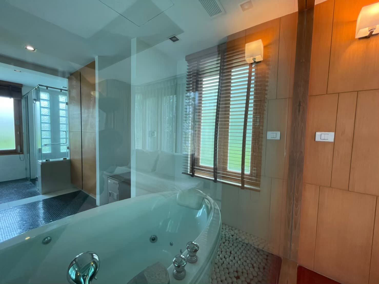 SRST260746 Exclusive Beachfront Luxury Villa on Wongamat Beach Next to Sanctuary of Truth