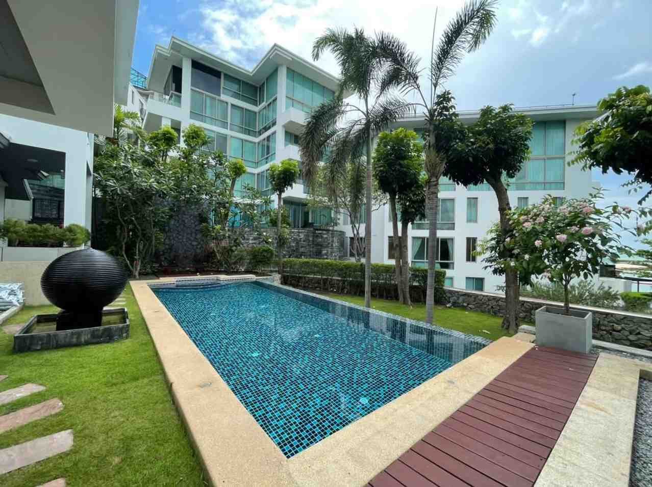 SRST260746 Exclusive Beachfront Luxury Villa on Wongamat Beach Next to Sanctuary of Truth
