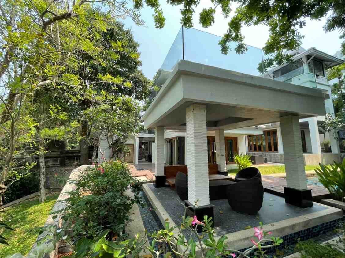 SRST260746 Exclusive Beachfront Luxury Villa on Wongamat Beach Next to Sanctuary of Truth