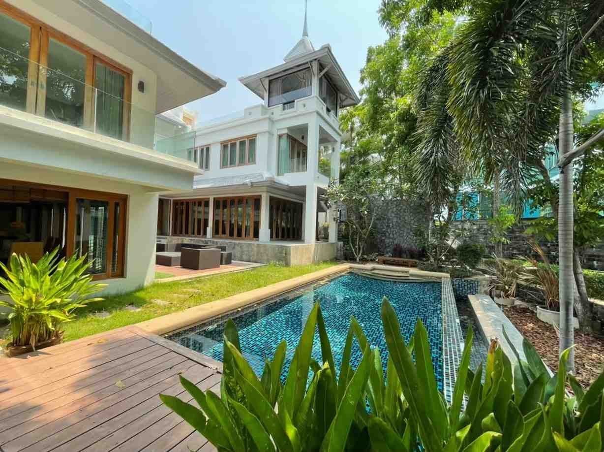 SRST260746 Exclusive Beachfront Luxury Villa on Wongamat Beach Next to Sanctuary of Truth