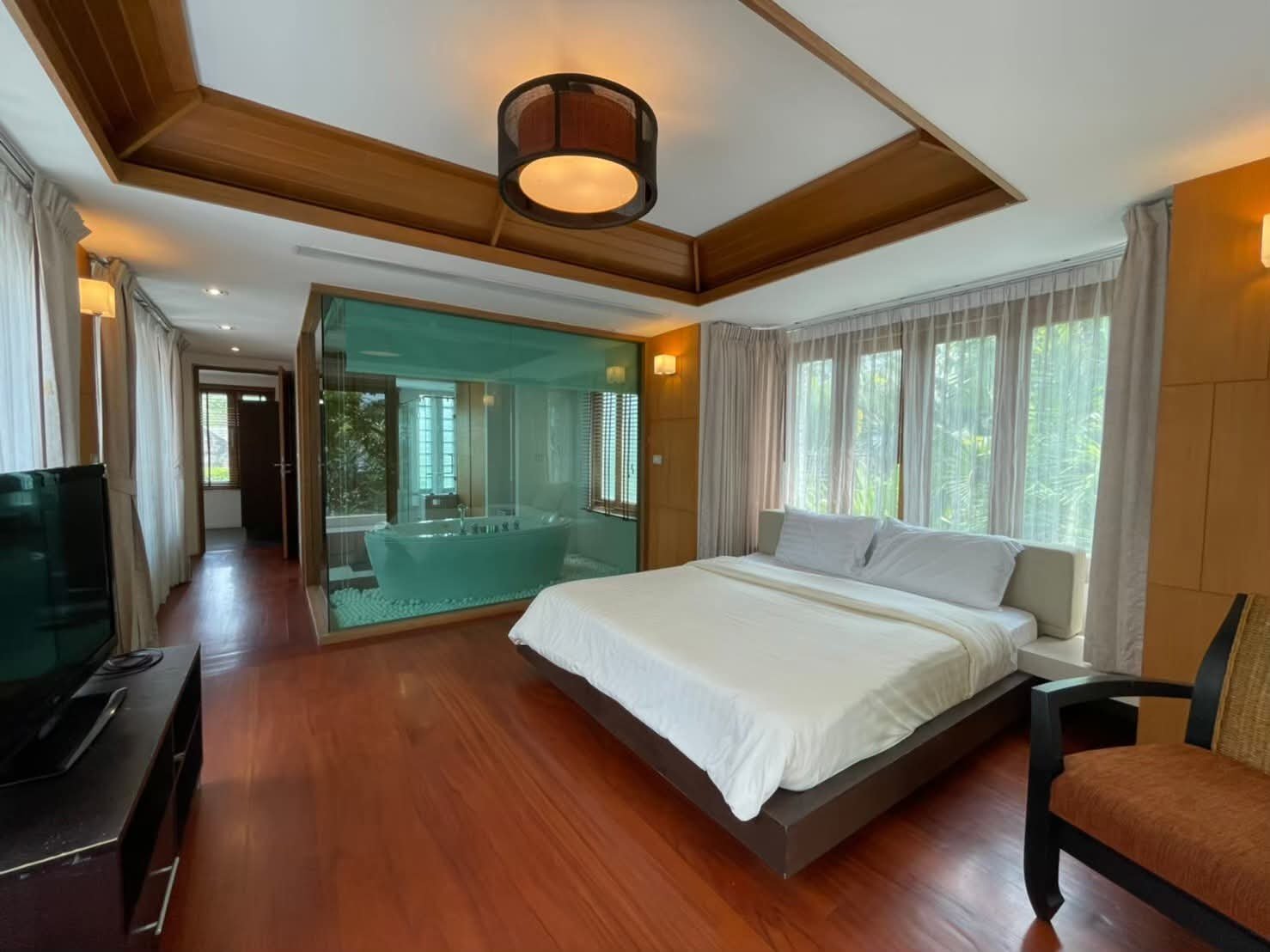 SRST260746 Exclusive Beachfront Luxury Villa on Wongamat Beach Next to Sanctuary of Truth