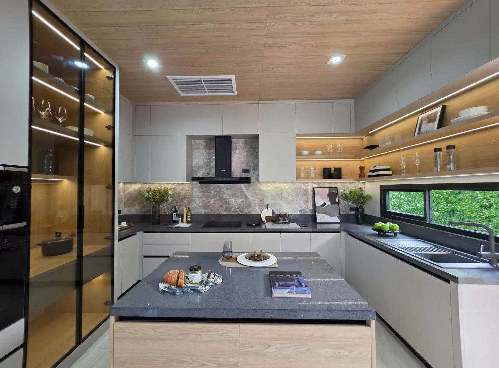 SSF260725 Luxury Vista Villa Pattaya – Exclusive 4-Bedroom Ultra-Luxury Pool Villa (6)