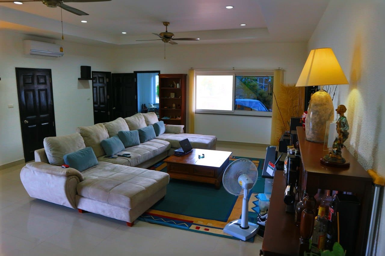 SST260727 4-Bedroom Pool Villa in Miami Villas near Mabprachan Lake (13) SST260727 4-Bedroom Pool Villa in Miami Villas near Mabprachan Lake, Pattaya