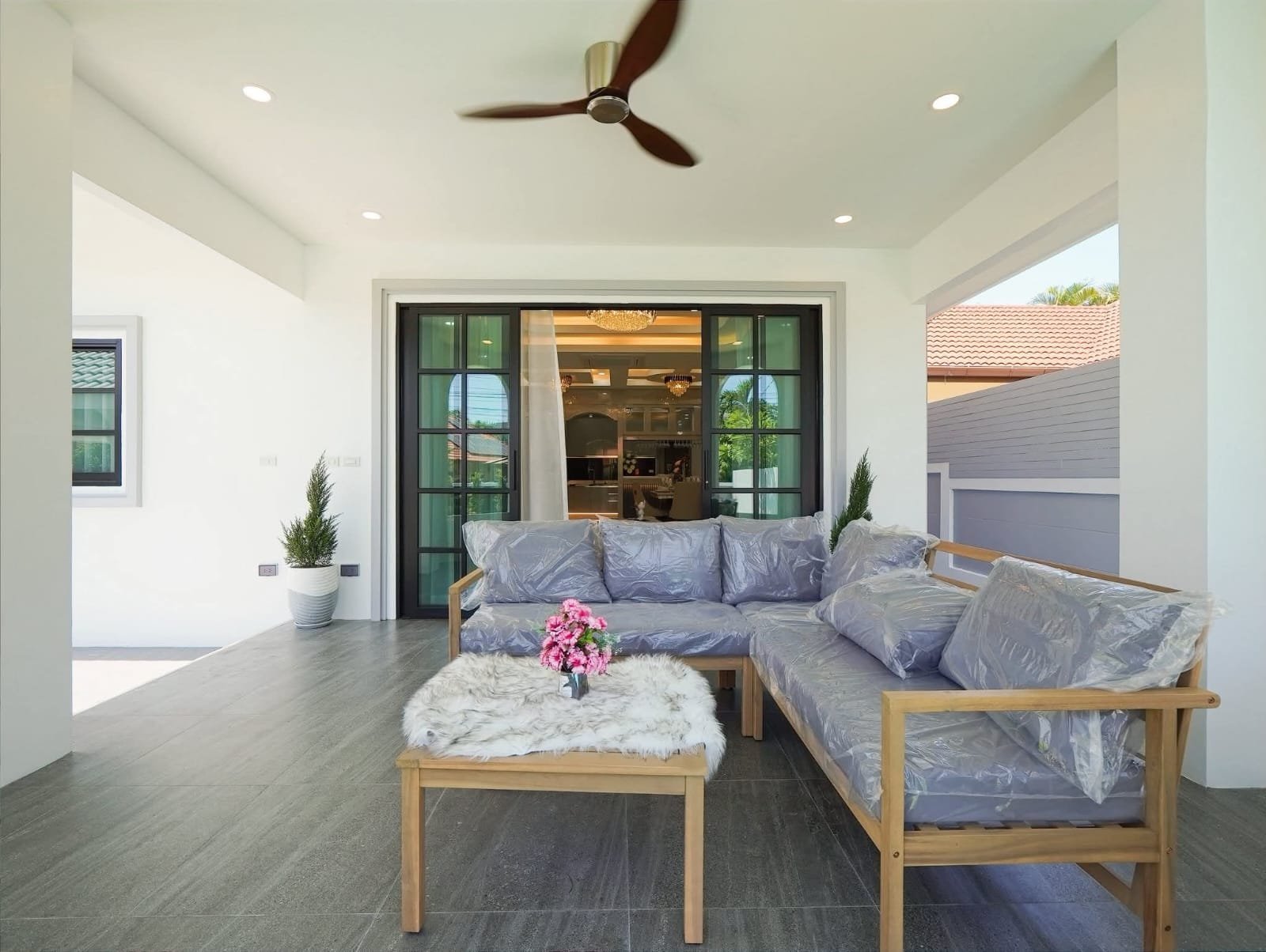 SST260741 Mabprachan Village Luxury 2-Story Pool Villa - Pattaya