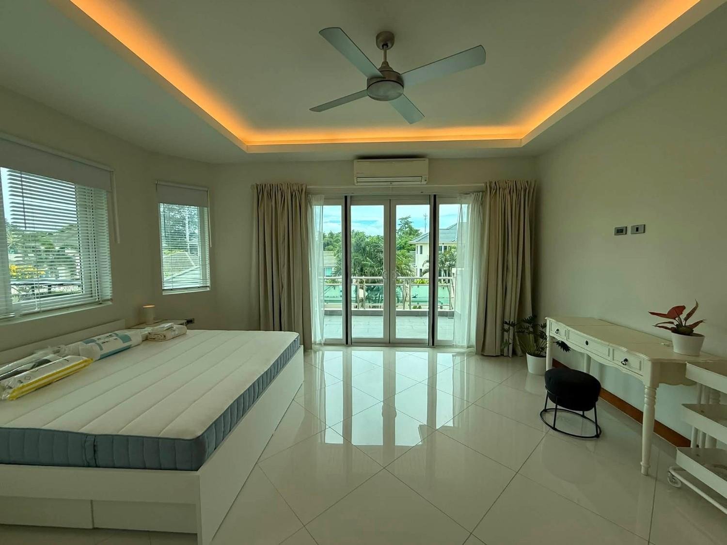 RS260802 Spacious 4-Bedroom Private Pool Villa – Nong Pla Lai (16) RS260802 Spacious 4-Bedroom Private Pool Villa - Nong Pla Lai