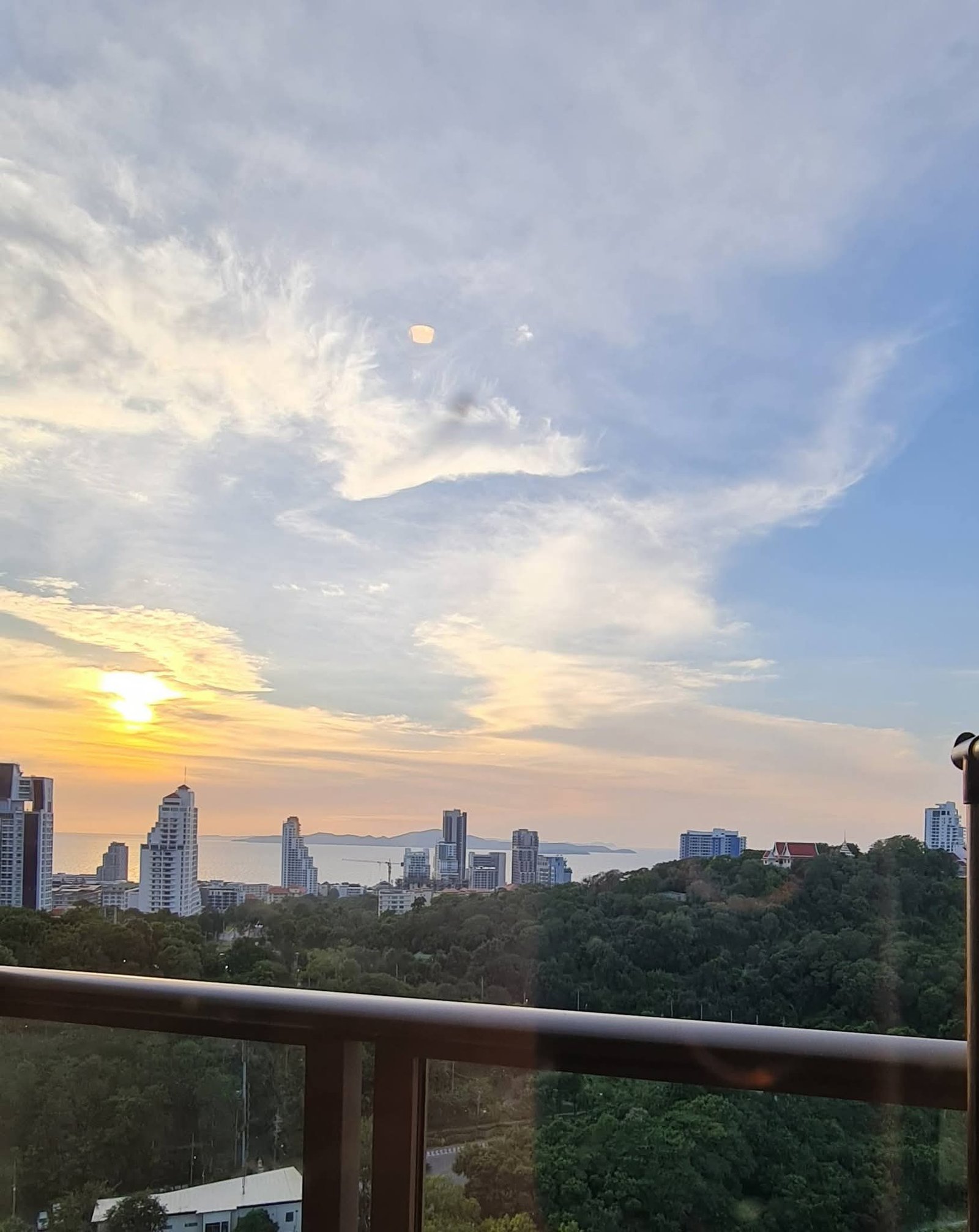RS260810 Unixx South Pattaya Pratumnak Hill – 31st Floor Garden View (1) RS260810 Unixx South Pattaya Pratumnak Hill - 31st Floor Garden View
