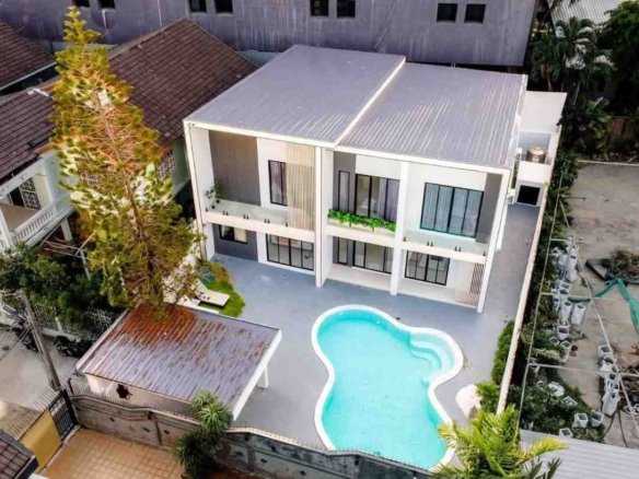 SCT260747 Luxury Pool Villa 7-Bedroom in Soi Peniat Chang Central Pattaya