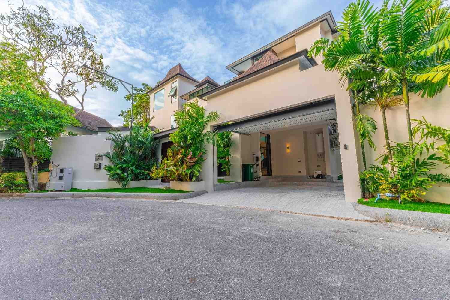 SCT260805 Nagawari 18 : Luxury 3-Storey Modern Pool Villas - Na Jomtien 6