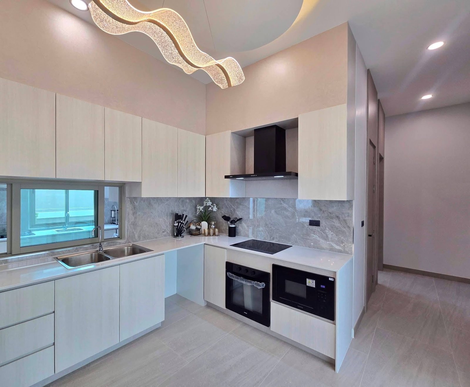 SCT260808 Luxury Brand New 4-Bedroom Pool Villa – Soi Chaiyaphon Withi 22 (17) SCT260808 Luxury Brand New 4-Bedroom Pool Villa - Soi Chaiyaphon Withi 22