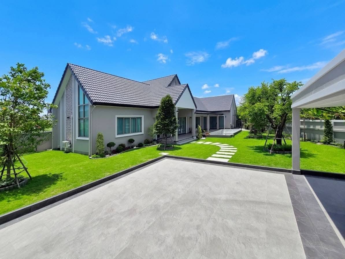 SCT260808 Luxury Brand New 4-Bedroom Pool Villa – Soi Chaiyaphon Withi 22 (2) SCT260808 Luxury Brand New 4-Bedroom Pool Villa - Soi Chaiyaphon Withi 22